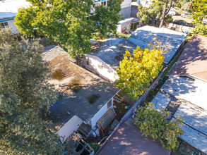 1108 Manzanita St in Los Angeles, CA - Building Photo - Building Photo