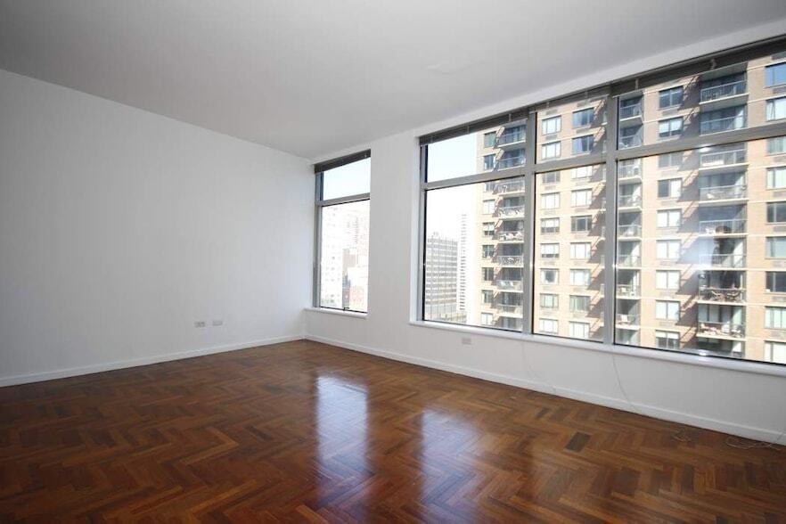 250 E 54th St, Unit 22E in New York, NY - Building Photo
