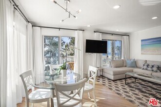 2101 Ocean Ave in Santa Monica, CA - Building Photo - Building Photo