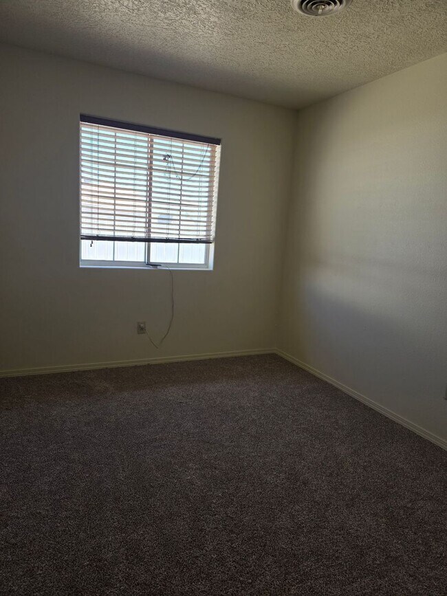 828 N Cholla St in Bloomfield, NM - Building Photo - Building Photo