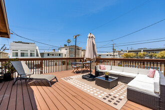 101 Sunridge St in Playa Del Rey, CA - Building Photo - Building Photo