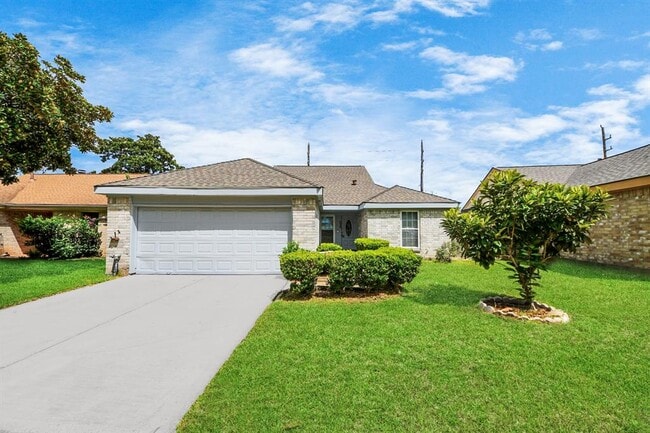 2029 Highland Hills Dr in Sugar Land, TX - Building Photo - Building Photo