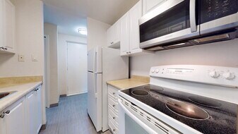 Richelieu in Toronto, ON - Building Photo