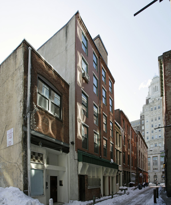 37-41 S Strawberry St in Philadelphia, PA - Building Photo