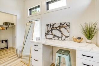 3381 Pinole Valley Rd in Pinole, CA - Foto de edificio - Building Photo