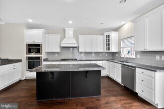 7049 Banbury Dr in Elkridge, MD - Building Photo - Building Photo