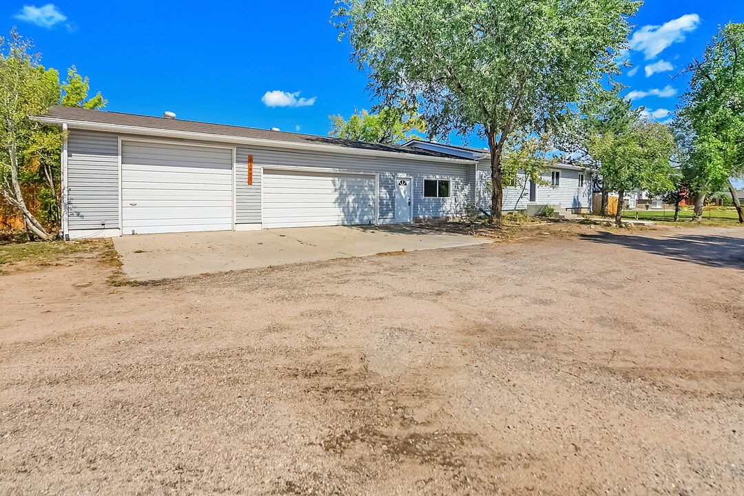 11831 E 120th Ave in Commerce City, CO - Building Photo