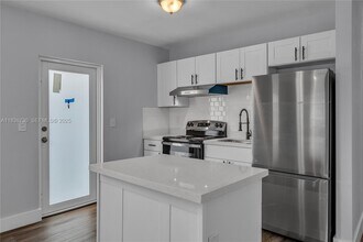 2243 Greene St. in Hollywood, FL - Building Photo - Building Photo