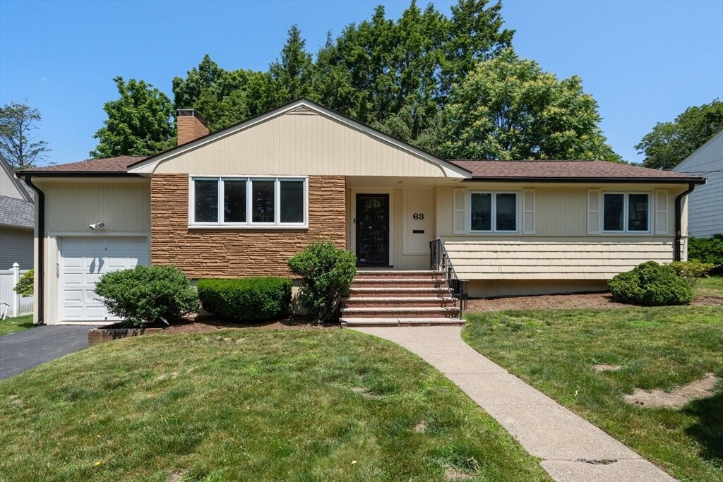 63 Clifton Rd in Newton, MA - Building Photo