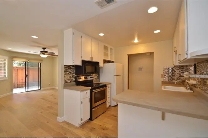 5055 Valley Crest Dr in Concord, CA - Building Photo