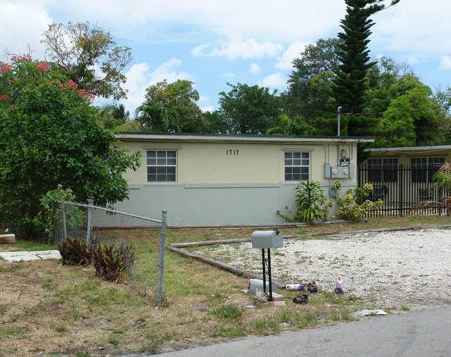 1711-1717 NW 8th Pl in Fort Lauderdale, FL - Building Photo - Building Photo