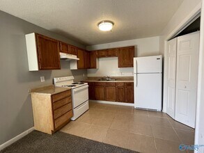 4514 Bonnell Dr NW-Unit -D in Huntsville, AL - Building Photo - Building Photo