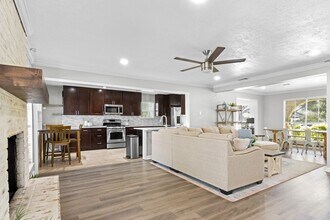 13910 Ella Lee Ln in Houston, TX - Building Photo - Building Photo