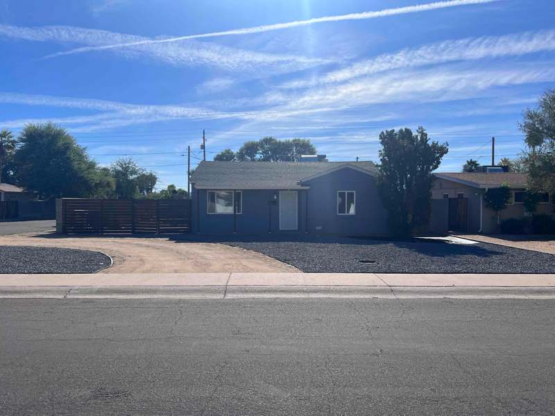 1601 W Roma Ave in Phoenix, AZ - Building Photo