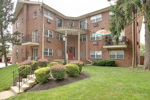Cameo Court Apartments in Glenolden, PA - Building Photo