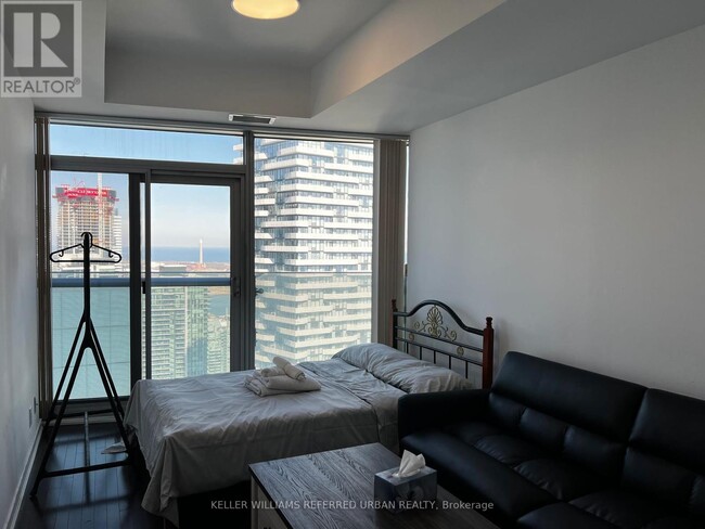14-5614 York St in Toronto, ON - Building Photo - Building Photo