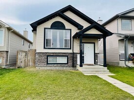 127 Saddlemont Way NE in Calgary, AB - Building Photo