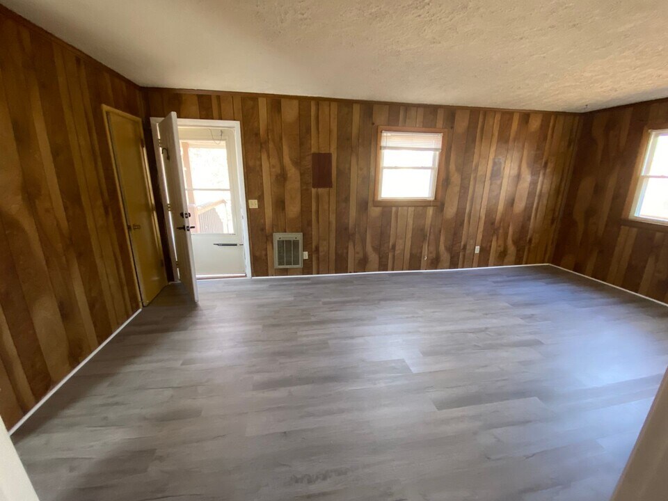 39 Warbler Ln in Whittier, NC - Building Photo