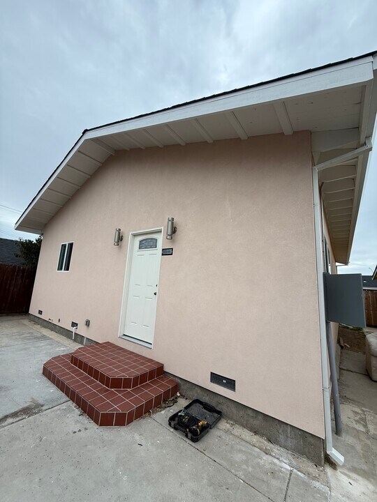 37045 Dutra Way in Fremont, CA - Building Photo