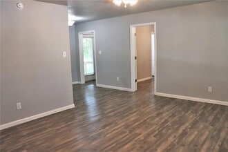 1002 N Main St in Burnet, TX - Building Photo - Building Photo