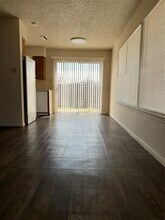 200 Dahlberg Blvd in Taylor, TX - Building Photo - Building Photo