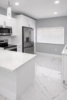 7925 W 29th Way in Hialeah, FL - Building Photo