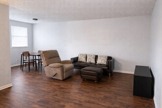 5741 SW 36th Ct in Davie, FL - Building Photo - Building Photo