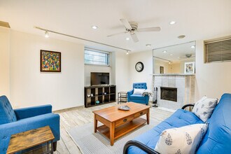 2238 N Geneva Terrace in Chicago, IL - Building Photo - Building Photo