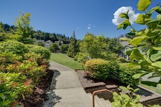 2140 NW Far Country Ln in Issaquah, WA - Building Photo - Building Photo