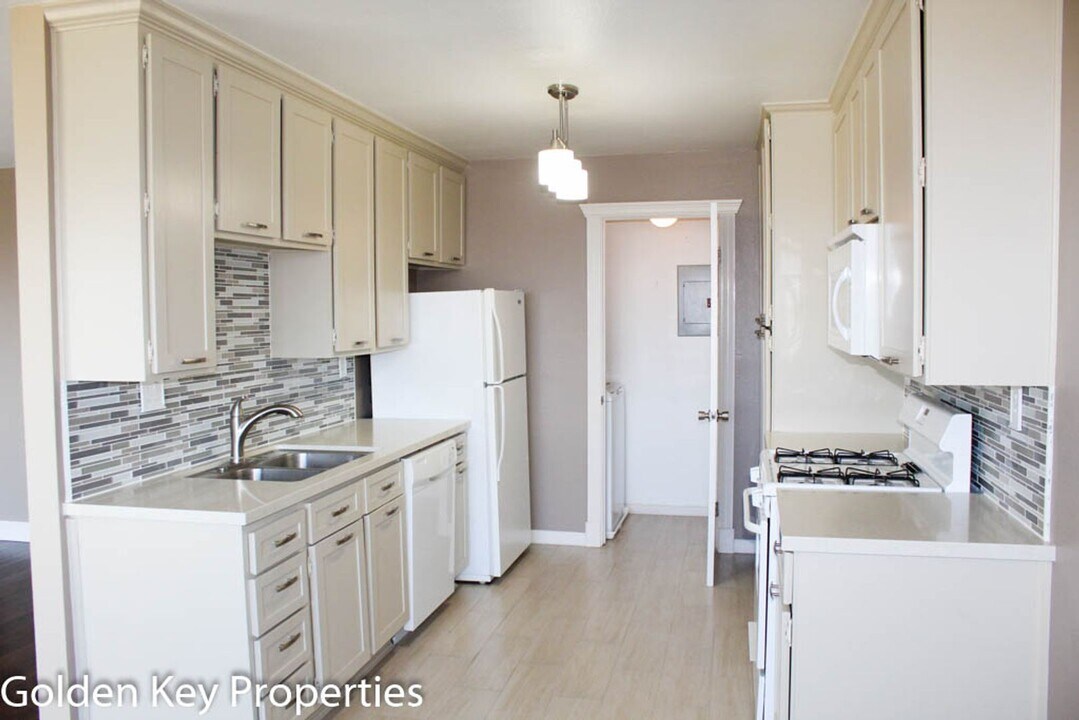4238 Vista Panorama Way in Oceanside, CA - Building Photo
