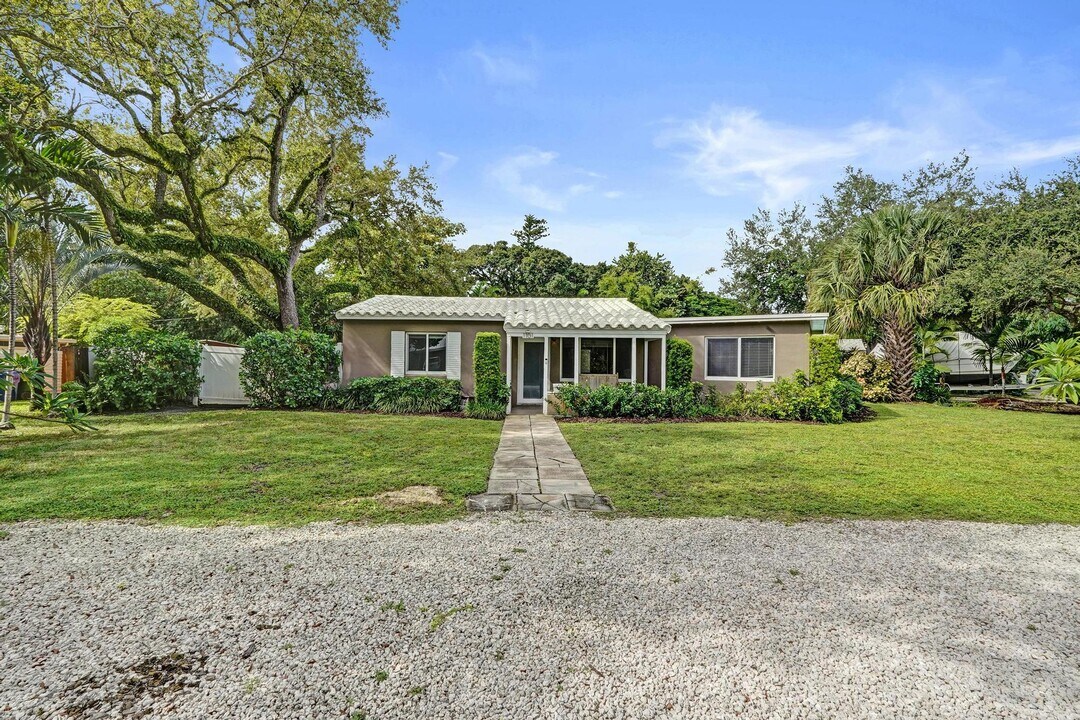 1101 SW 8th Ter in Fort Lauderdale, FL - Foto de edificio