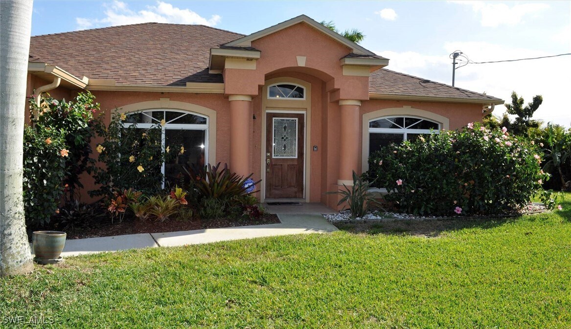 826 SW 32nd Terrace in Cape Coral, FL - Building Photo
