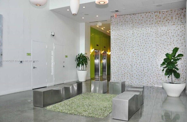 133 NE 2nd Ave in Miami, FL - Foto de edificio - Building Photo