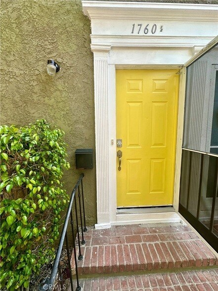 1760 1/2 N Las Palmas Avenue Unit in Los Angeles, CA - Foto de edificio