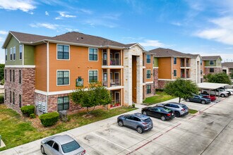 Walnut Grove in Seguin, TX - Foto de edificio - Building Photo