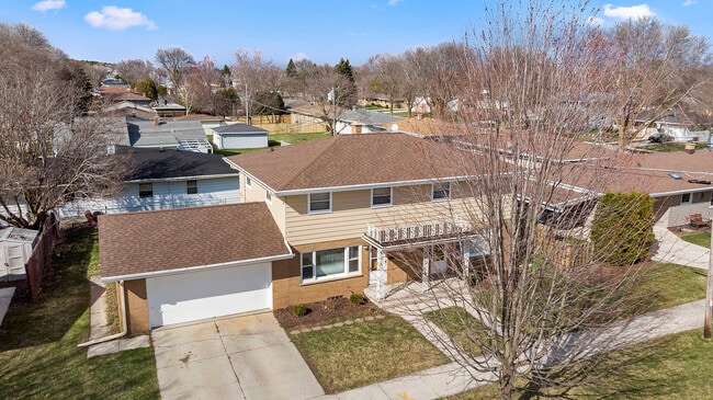 property at 2614 Saemann Ave