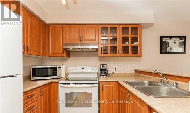 99 Stonemount Crescent in Essa, ON - Building Photo - Building Photo