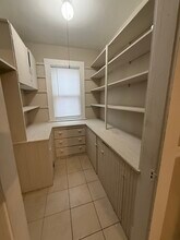 913 East St, Unit #2 in New Britain, CT - Foto de edificio - Building Photo