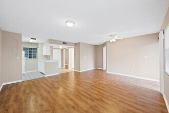 2861 N Oakland Forest Dr, Unit 202 in Oakland Park, FL - Foto de edificio - Building Photo