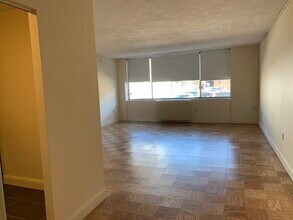101 Monmouth St, Unit 208 in Brookline, MA - Building Photo - Building Photo