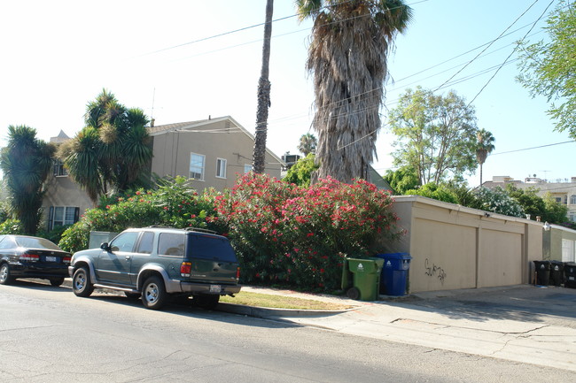 4485 Hazeltine Ave in Sherman Oaks, CA - Building Photo - Building Photo