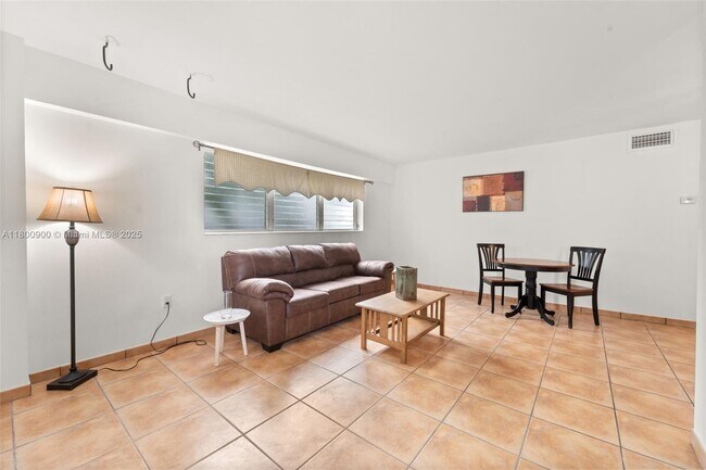 1614 West Ave in Miami Beach, FL - Building Photo - Building Photo