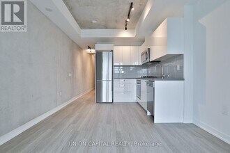 195 McCaul St in Toronto, ON - Building Photo - Building Photo