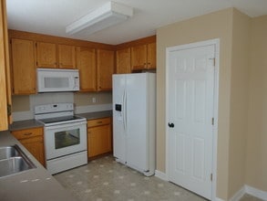 2920 Bridgeport Dr in Winston-Salem, NC - Building Photo - Building Photo