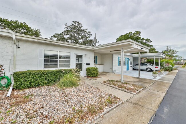 13940 Anona Heights Dr in Largo, FL - Building Photo - Building Photo