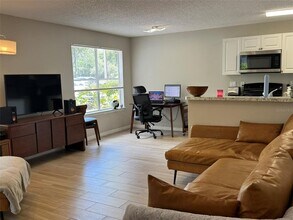 2565 Grassy Point Dr in Lake Mary, FL - Building Photo - Building Photo