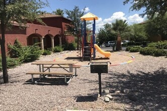 Santa Carolina Apartments in Nogales, AZ - Foto de edificio - Building Photo