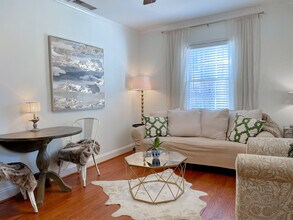 215 W Taylor St, Unit 219 in Savannah, GA - Building Photo - Building Photo