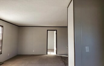 6619 N Hampshire Dr in Holly, MI - Foto de edificio - Building Photo