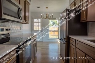 1226 Mockingbird Ln in Desoto, TX - Building Photo